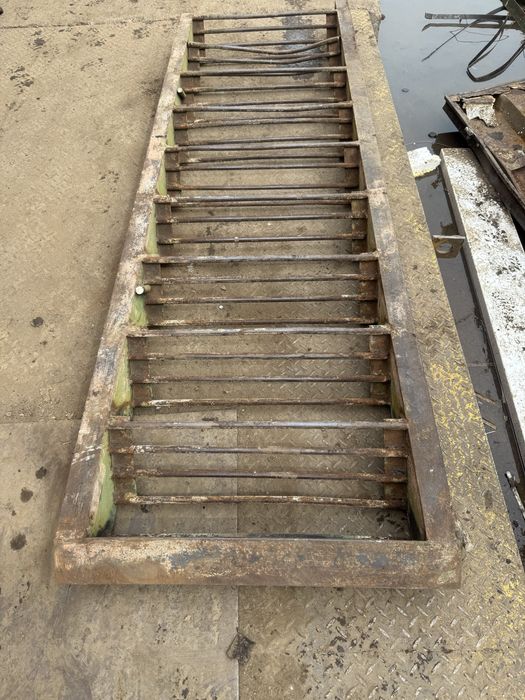 Vând scară metalica 3000x800