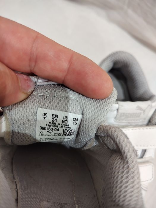 Vând adidași Puma mărimea 24.