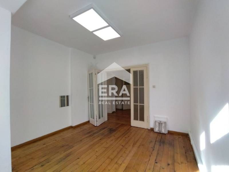 Дава се под наем Офис в София, Център - 100 кв.м за 700 € - Снимка #3