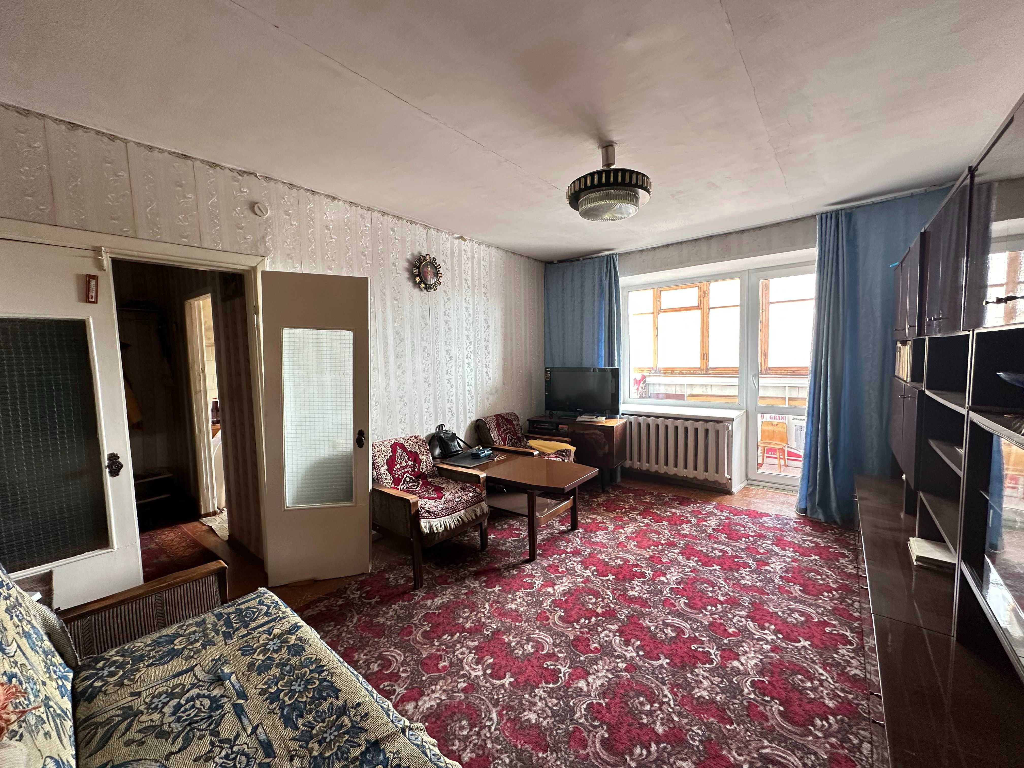 Двухкомнатная 54 м². Крамского 44/2. Кирпичный дом. 2-ой этаж из 5-ти