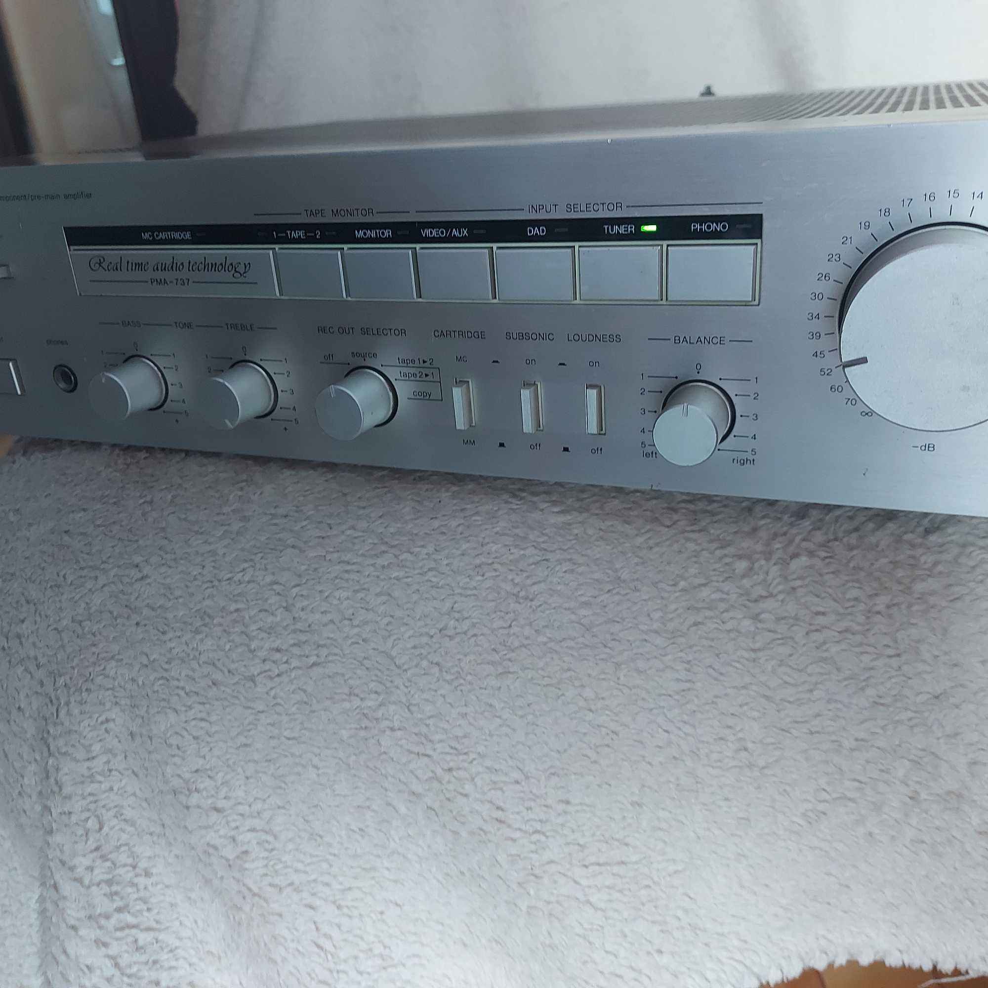 Denon PMA-737 Pre-Main Amplifier, rar in aceasta culoare