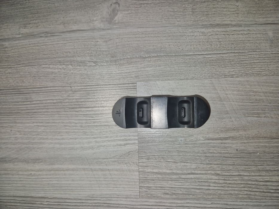 Ps 4 cu două manete + stație de încărcare