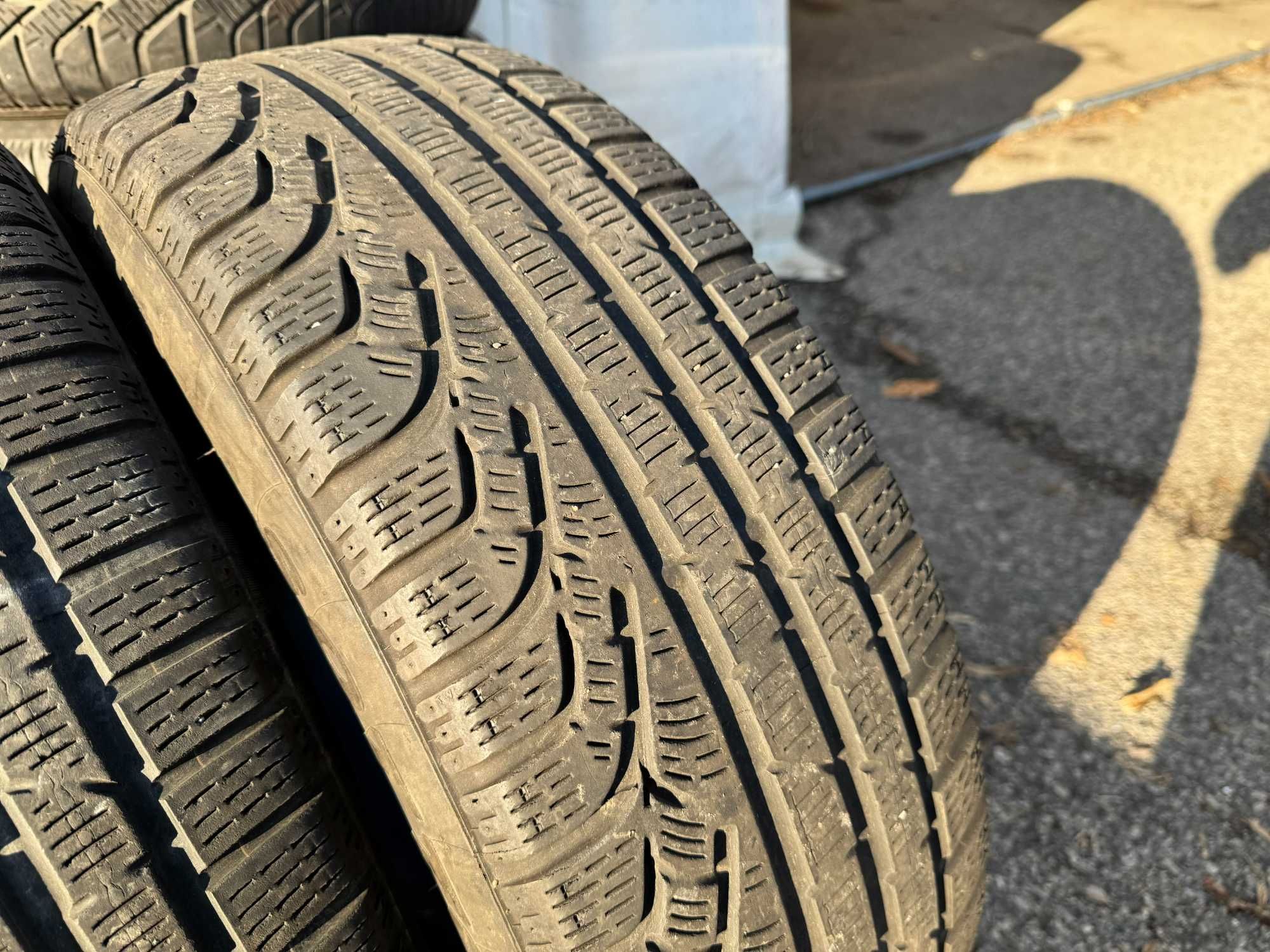 зимни Гуми PIRELLI 215/60/17 с ДОТ 25/2019
