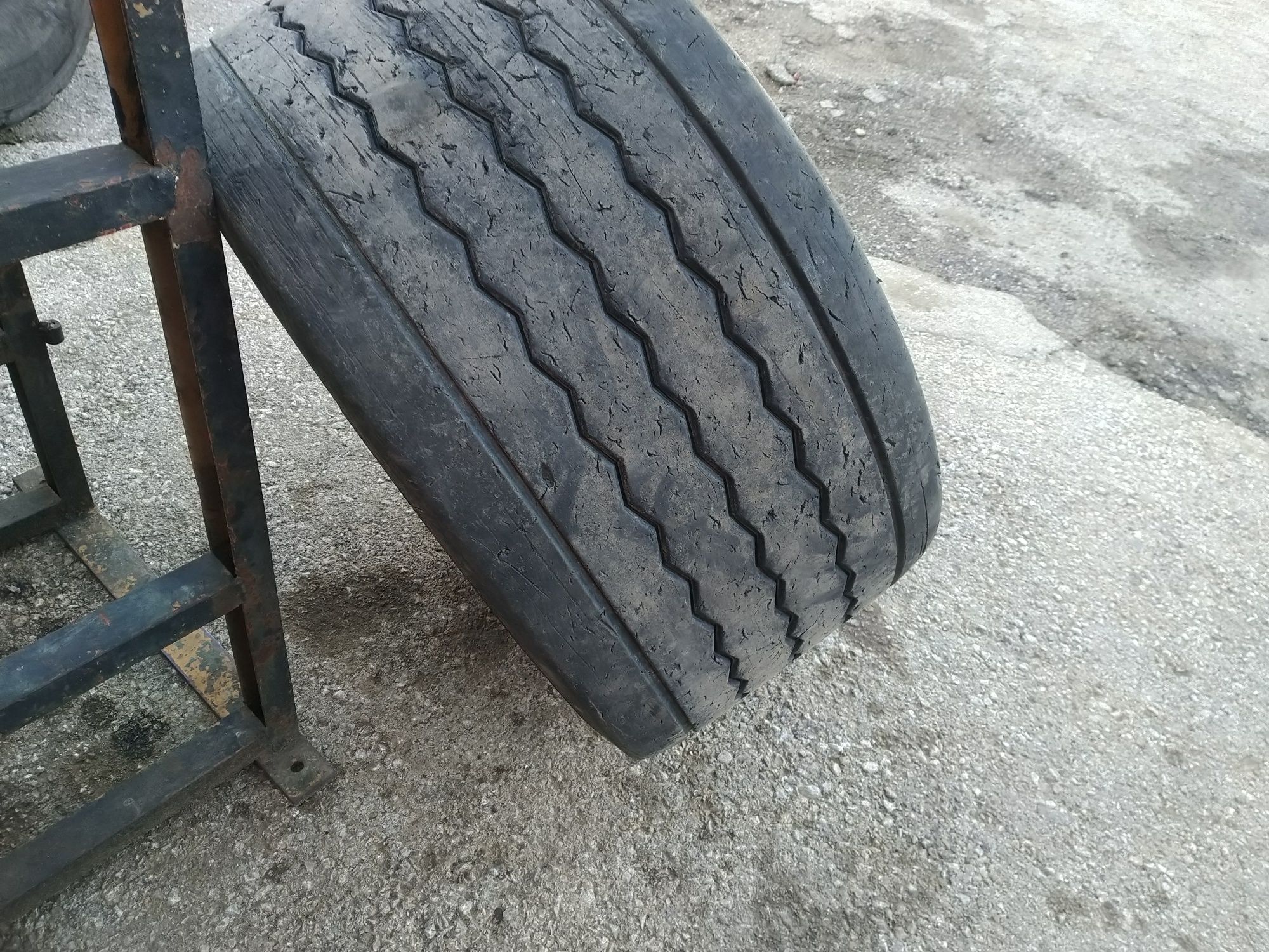Гума 445/45 R 19.5 100 лв.