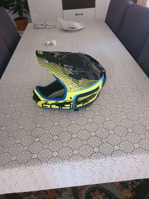 Vând casca bicicleta