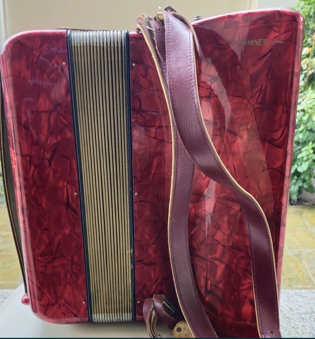 Acordeon Hohner Concerto 2 cu 72 basi basi negru