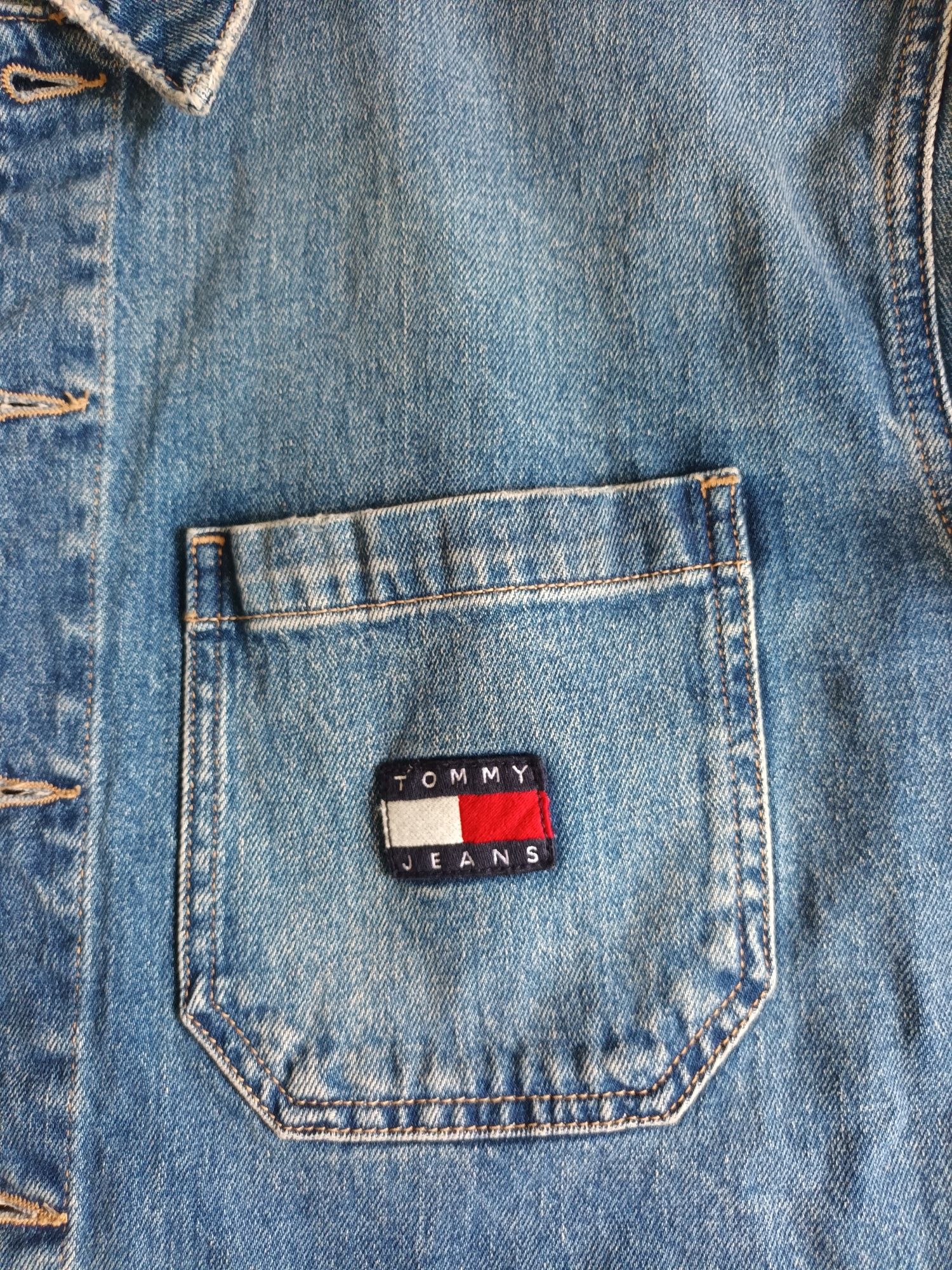 Ново оригинално яке Tommy Hilfiger Jeans, размер S