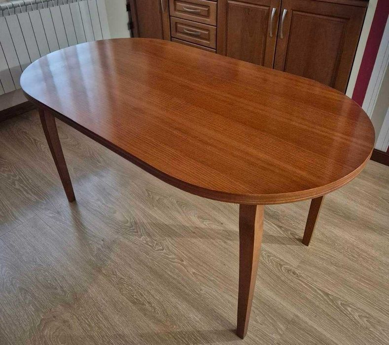 Маса - масивно дърво цвят череша