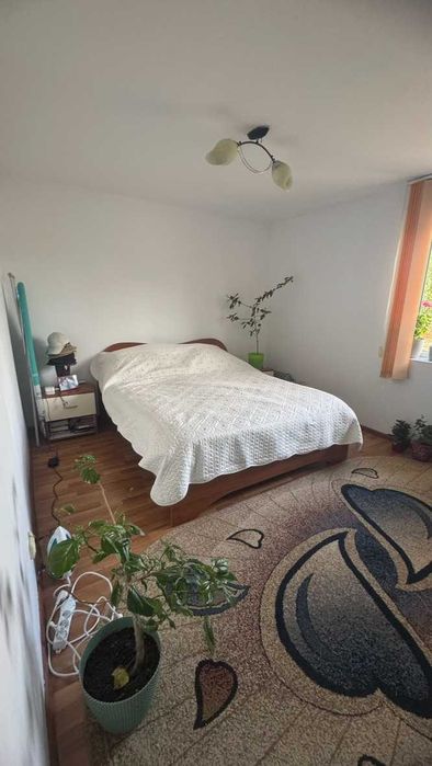 Casa solida din beton si caramida, complet utilata