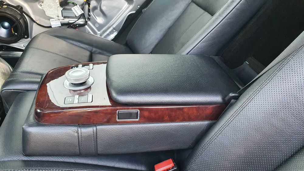 Dezmembrez Mercedes S class W221 S320 S350 S420 S500 S600 motor piese