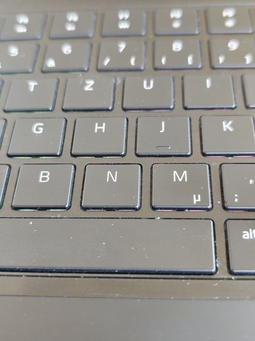 Vând Laptop de gaming Razer Blade 15, perfect pentru jocuri și editare