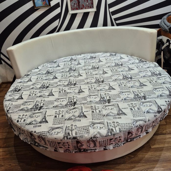 Круглая кровать. Бело-черная, съёмные чехол, большая