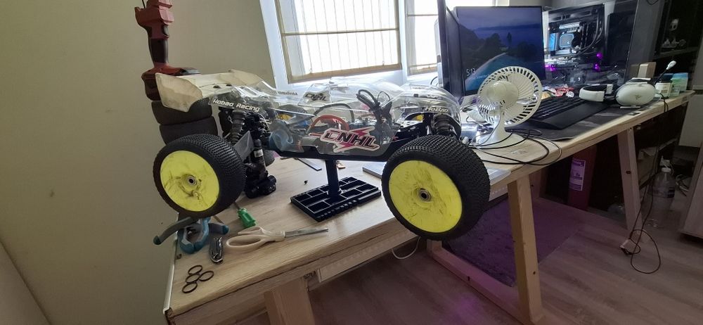 Rc truggy 1/8 със много части