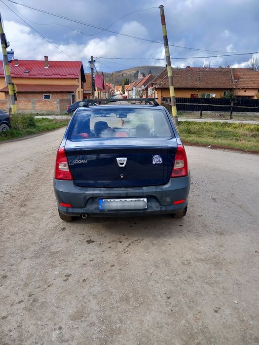 Vând Dacia Logan 2011