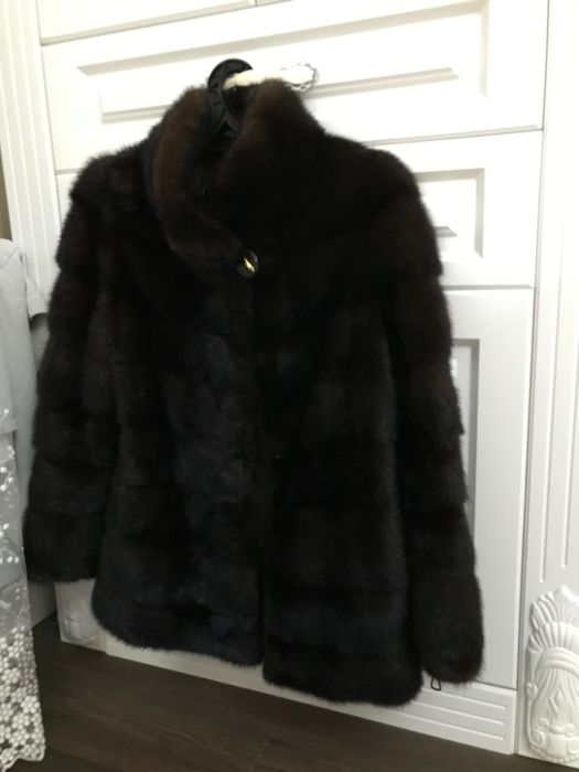 Продам 2 шубы б/у в отличном состоянии 42/44 размер