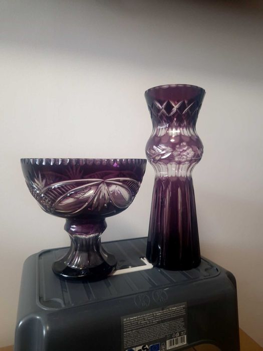 Лилави кристални вази