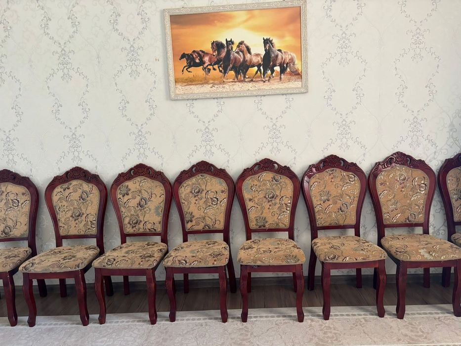 Стулья 8 штук          .