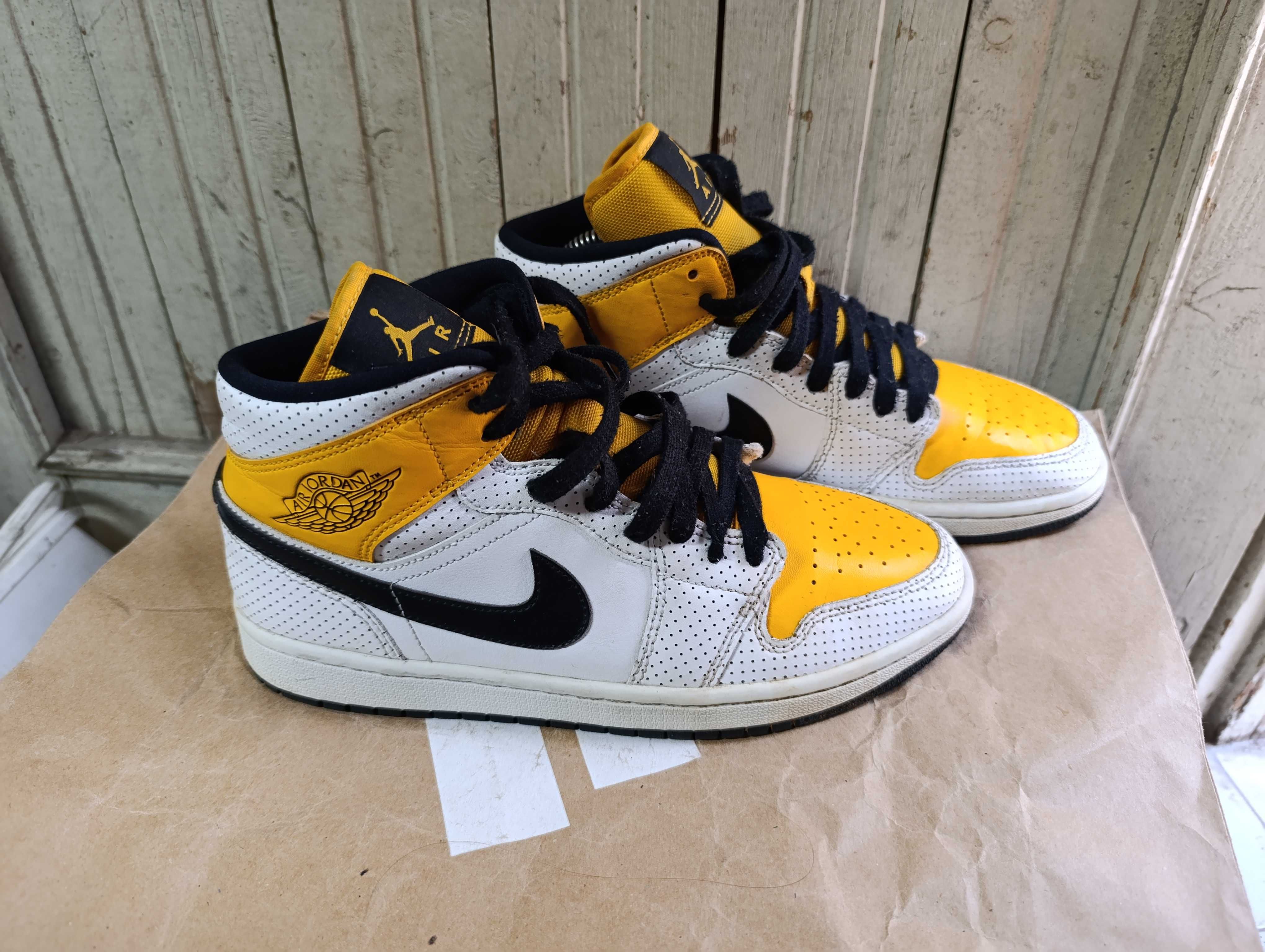 Jordan 1 Mid "Laser Orange"оригинални маратонки 41 номер