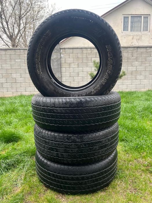 Продаю комплект шин Roadstone 4x4 HT 265/65/R17