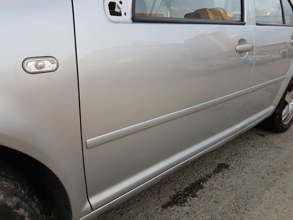 Usa / Portiera Stanga Fata VW Bora 1998 - 2005 Cod Culoare LA7W