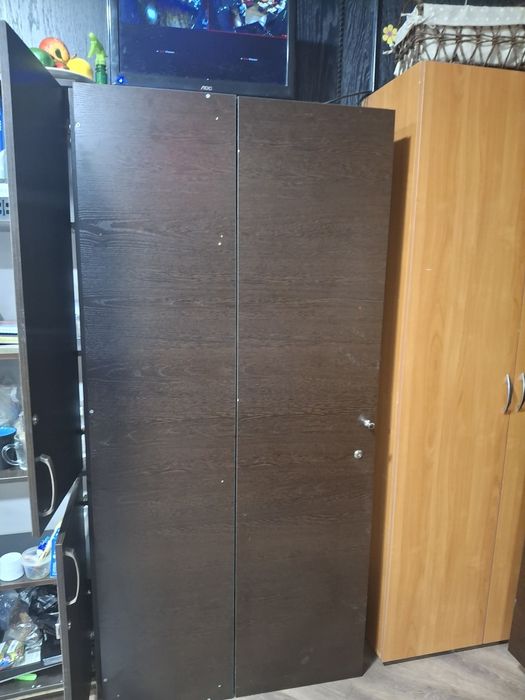 Продам шкаф плательный