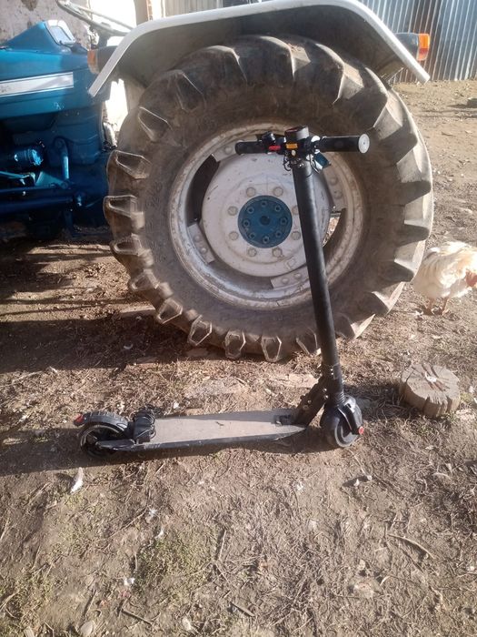 Vând trotineta electrica