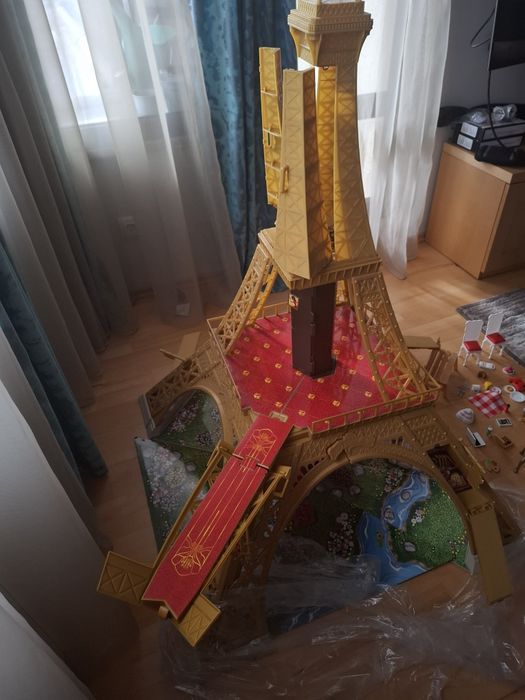 Гигантска Айфелова кула