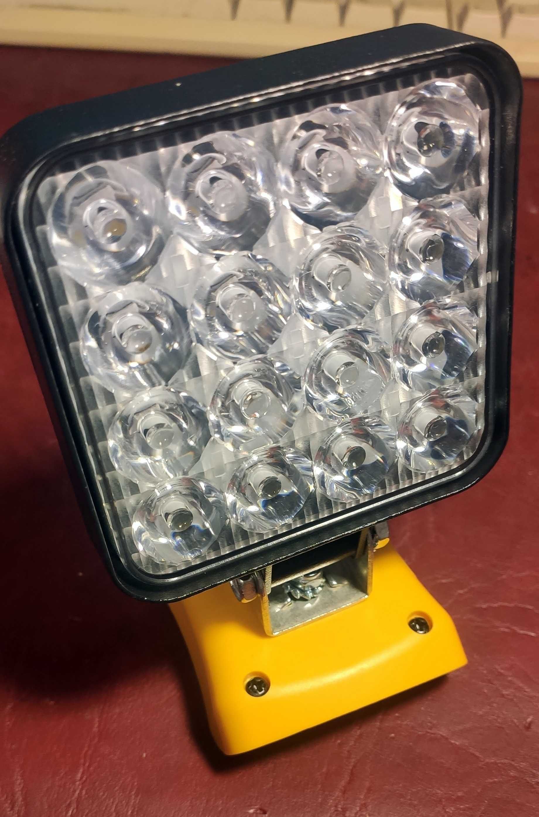 Reflector LED pentru acumulator 18V Makita