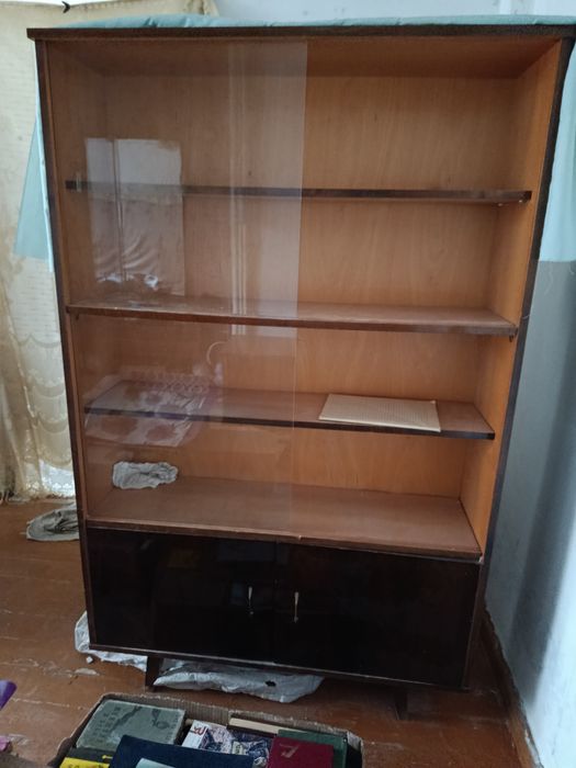 Отдам даром тумбочка шкаф