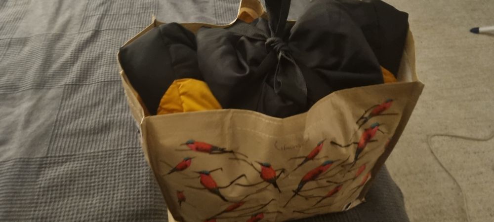 Lot jucarii si o  jacheta