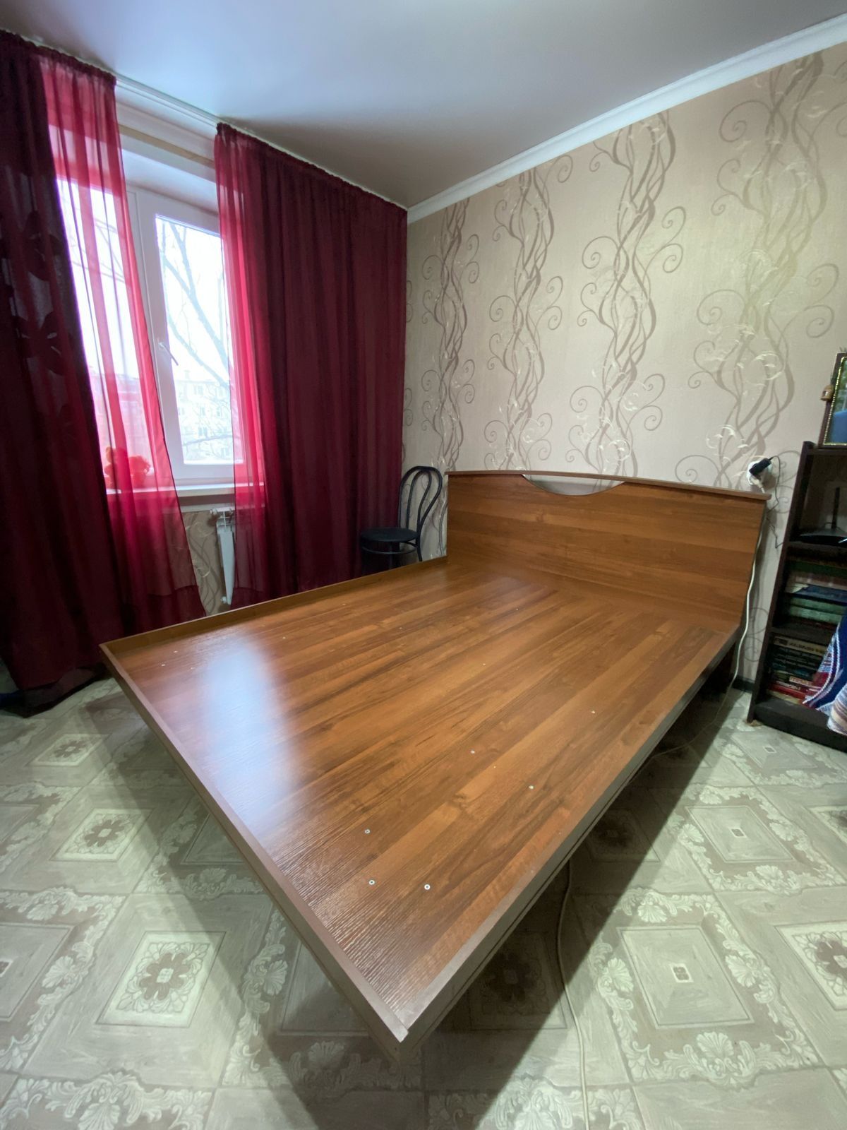 Продам кровать без матраса