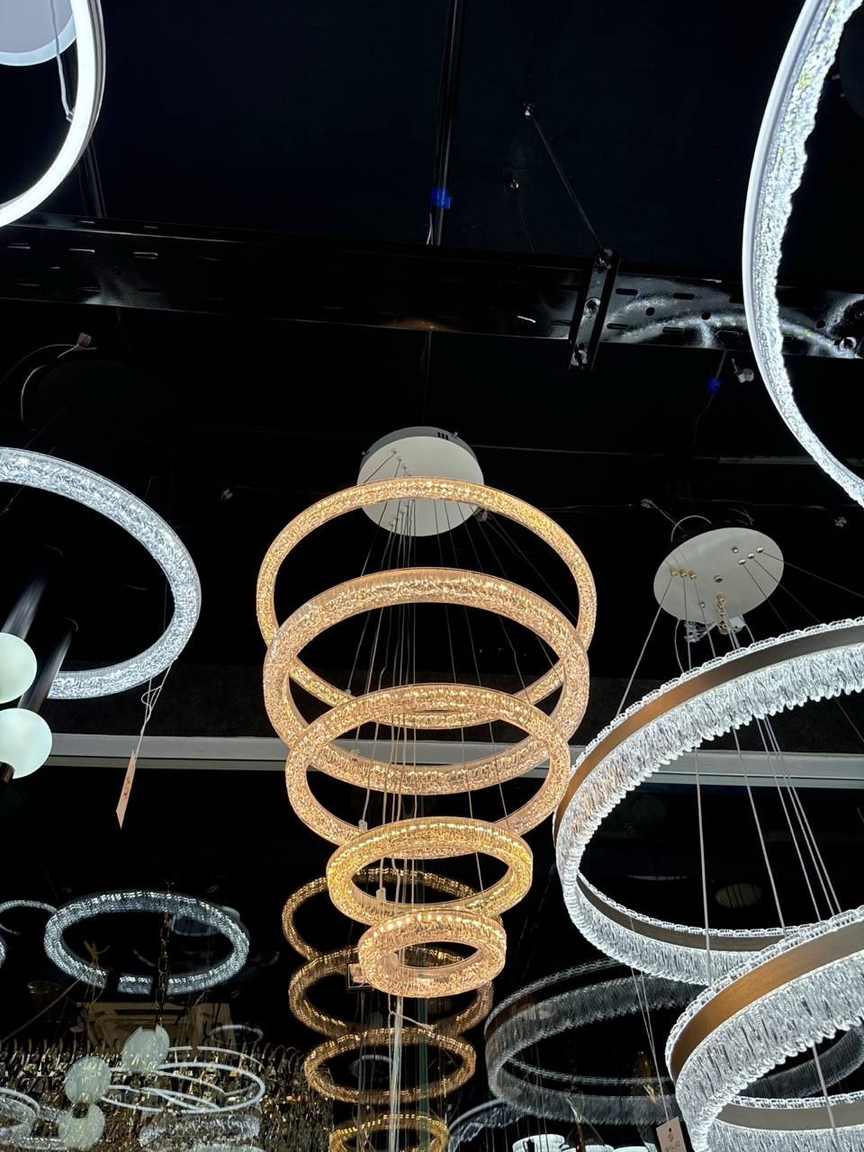 Hi-tech lyustra bra plafon galagen oboi