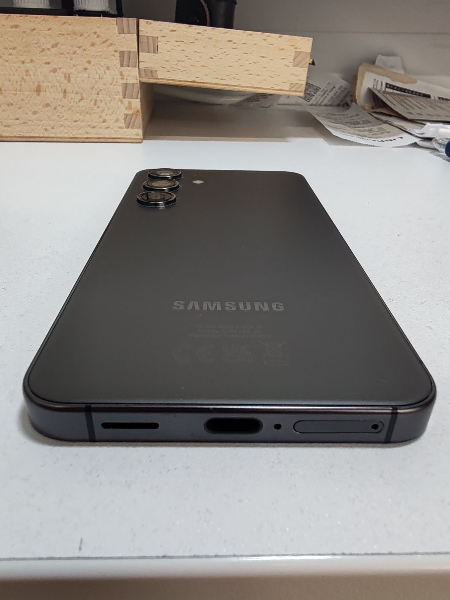 Samsung S 24 5G 128 GB arată 10/10 ca Nou + husă bonus cod unic 555