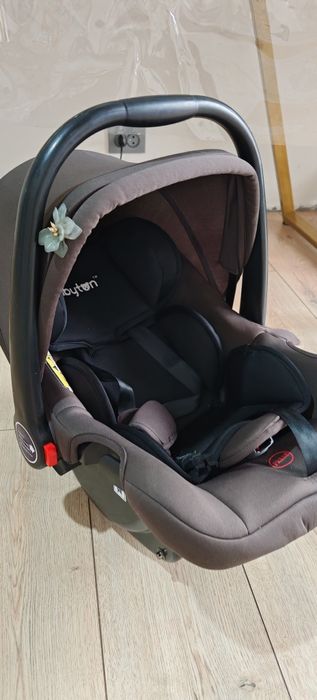 Продам авто кресло Babyton