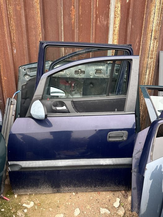 Предна лява врата Opel Zafira A – тъмно синя с огледало