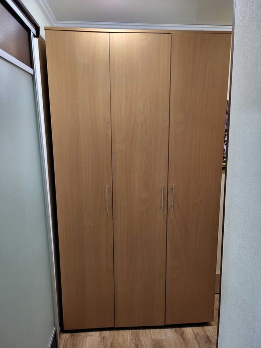 Продам шифонер/шкаф. Размеры: 223/120/40 см