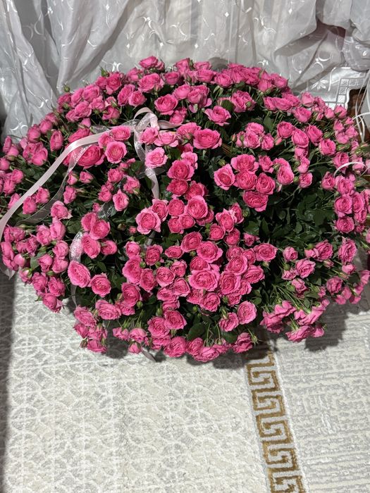 Цветы в корзине свежые