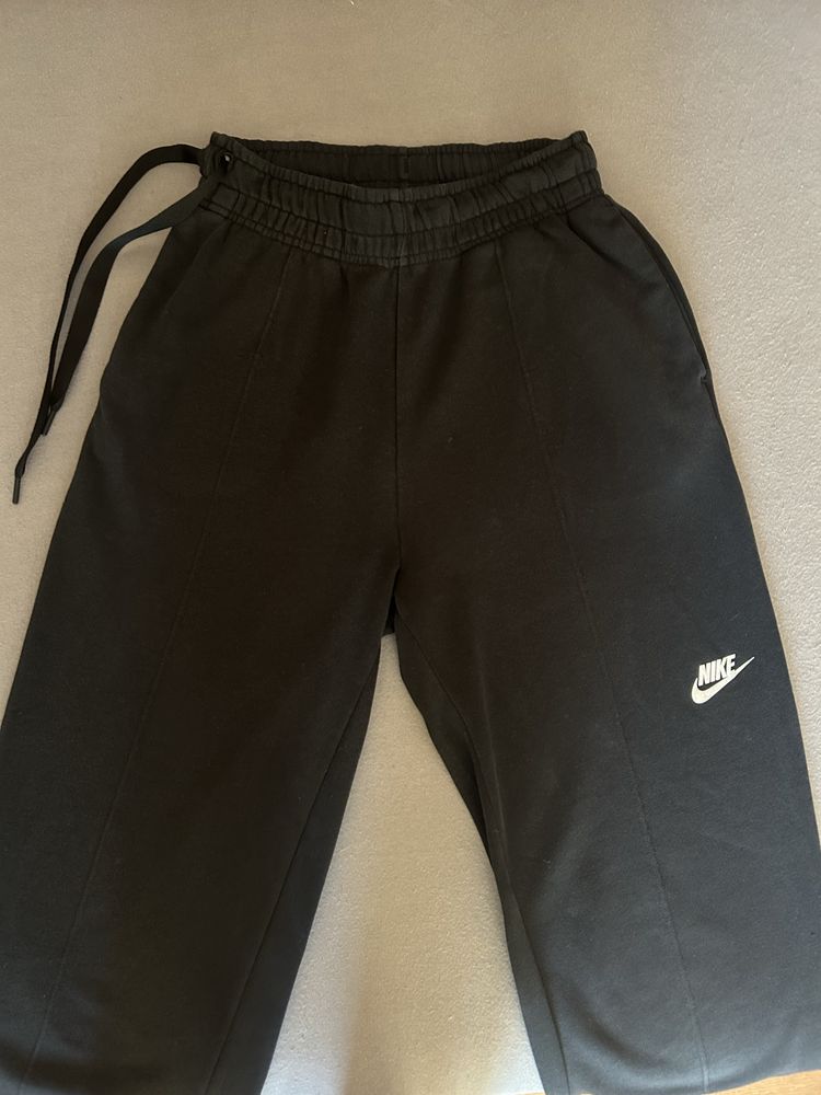 Nike анцуг С размер