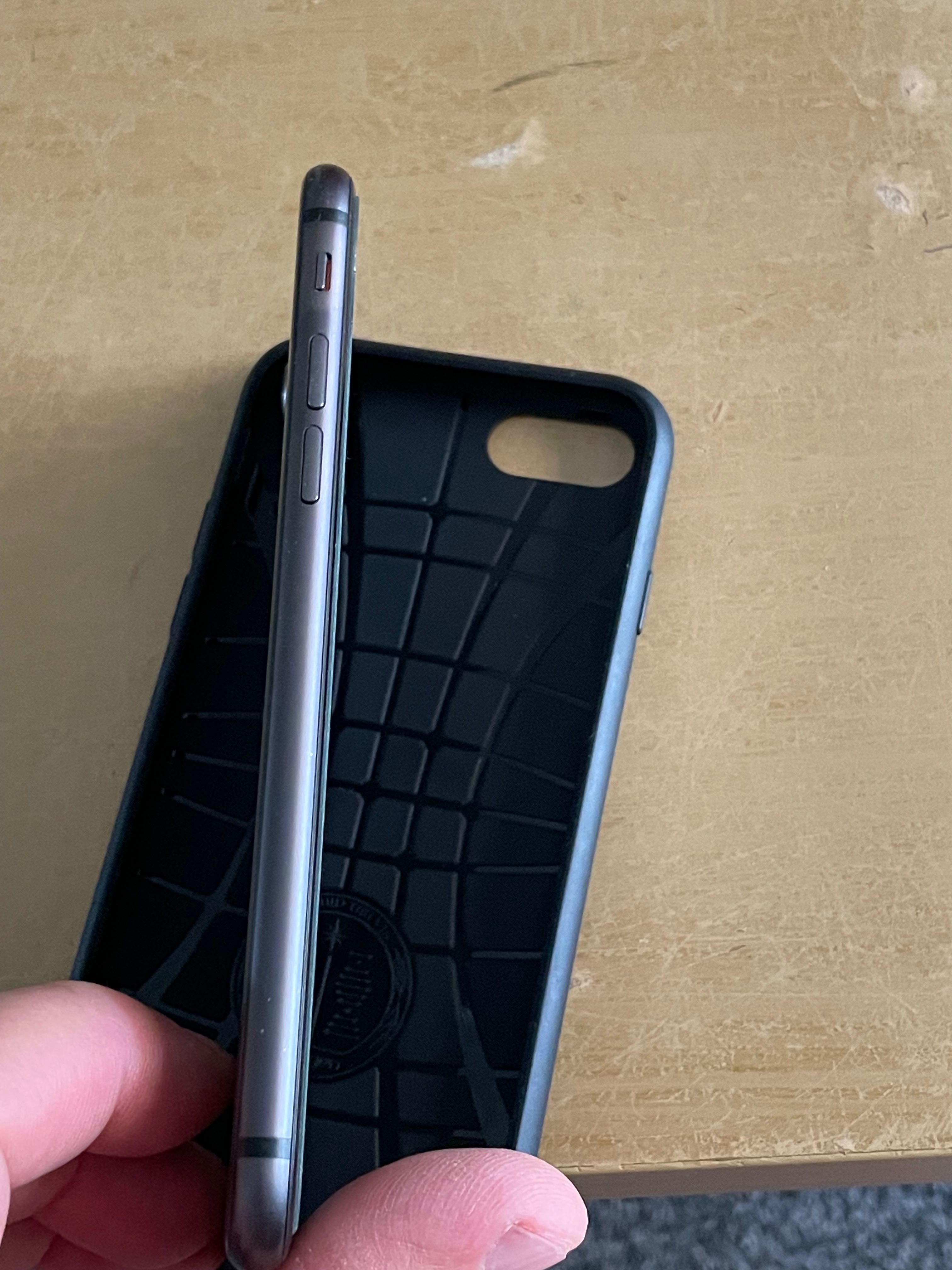 iPhone 8 64 gb много запазен