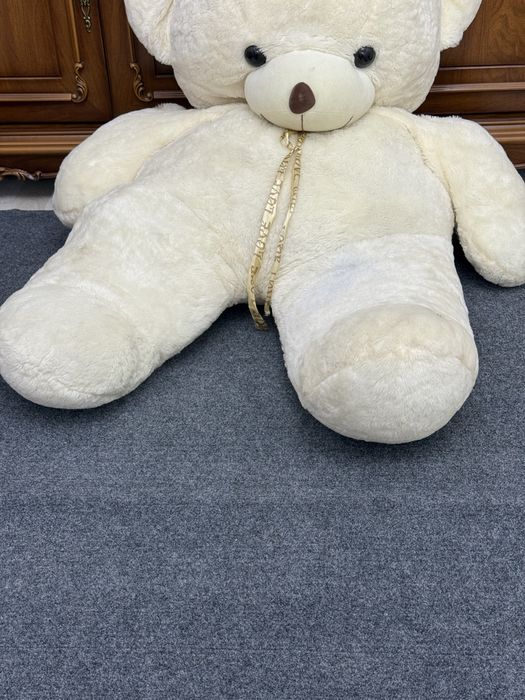 Продаю большую мягкую игрушку-медведя.Состояние хорошее.Кому надо звон