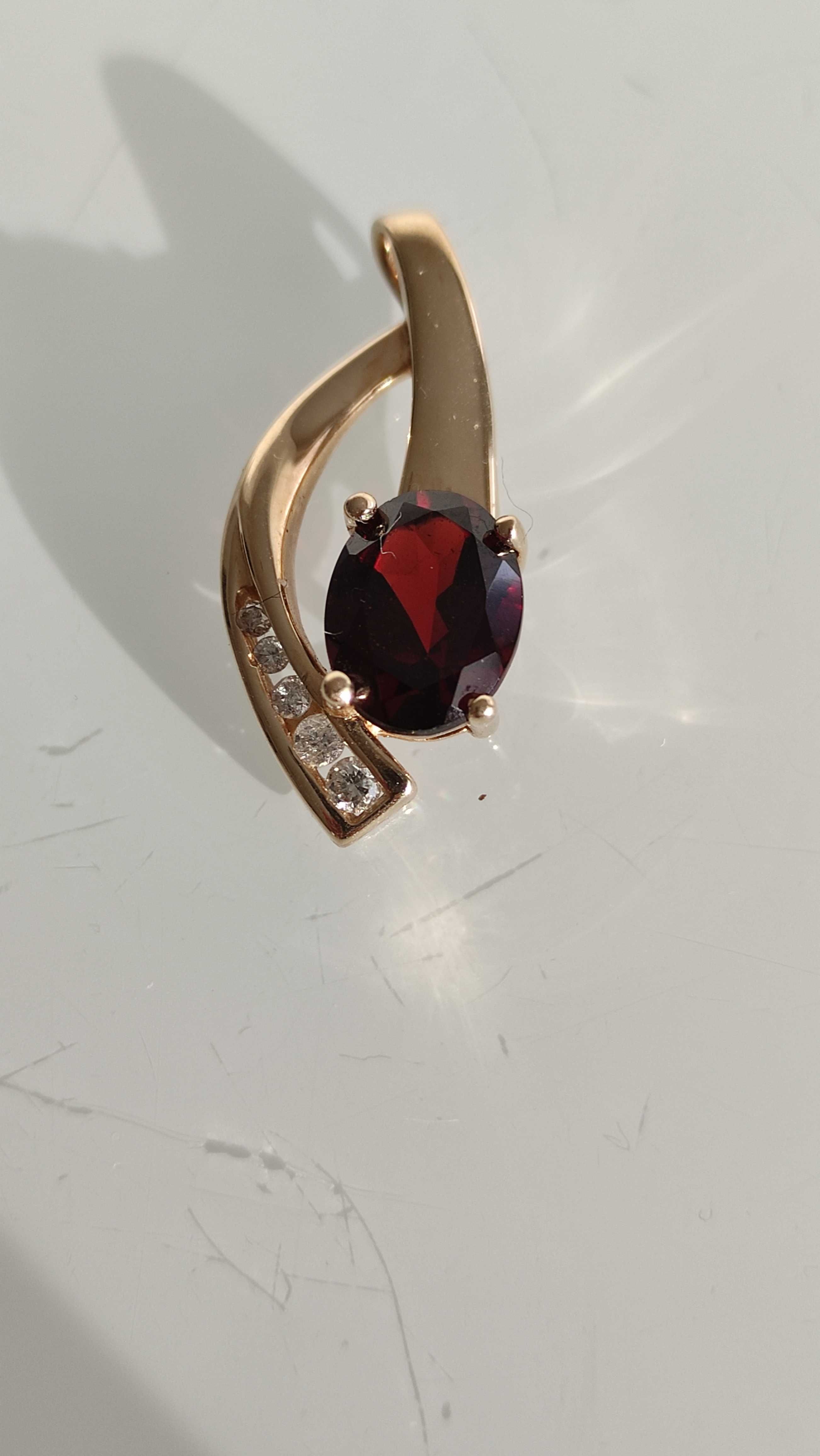 Pandativ aur 14k Garnet si diamante