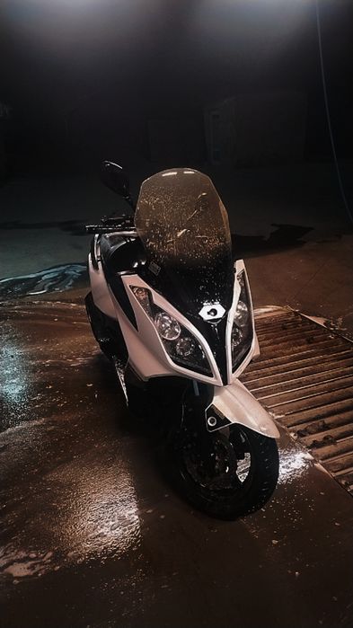 Vând kimiko downtown 300i Abs 2010 defect are o bătaie și nu mai trage