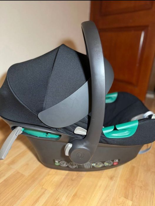 Продавам кошче столче за кола Cybex Aton S2