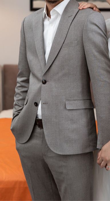 Костюм мужской серый, бежевый