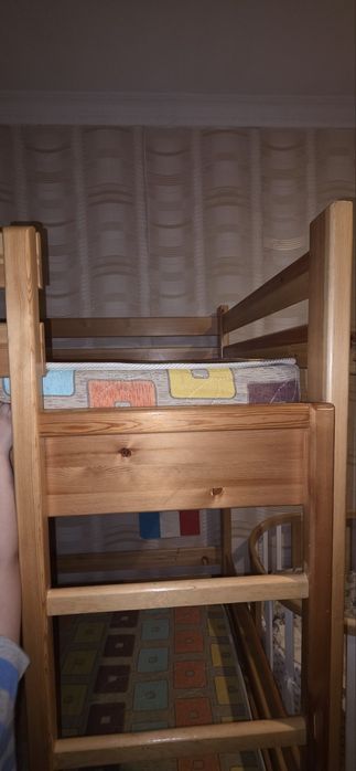 Детская 2-х ярусная кровать деревянная.