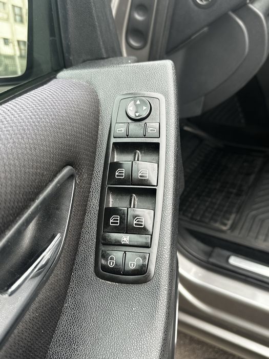 Vând Mercedes Benz A180