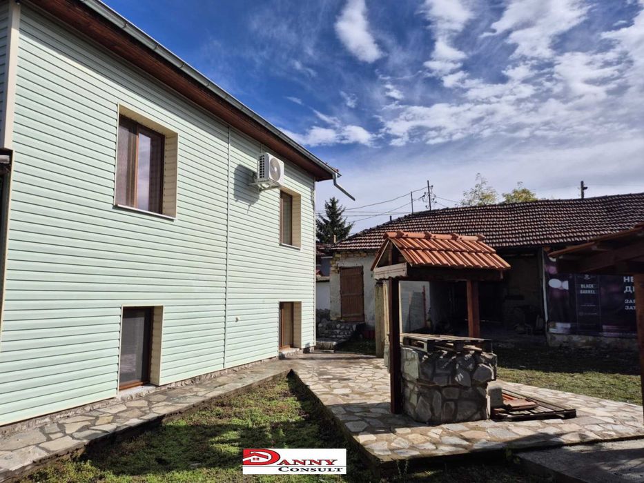 Ремонтирана къща с двор в с. Поликраище, обл. Велико Търново