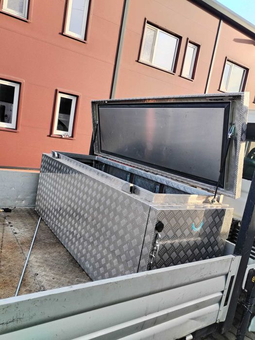 Vand Autoutilitara IVECO 35S11, 3.5 Tone, 7 locuri,  cu macara 700kg