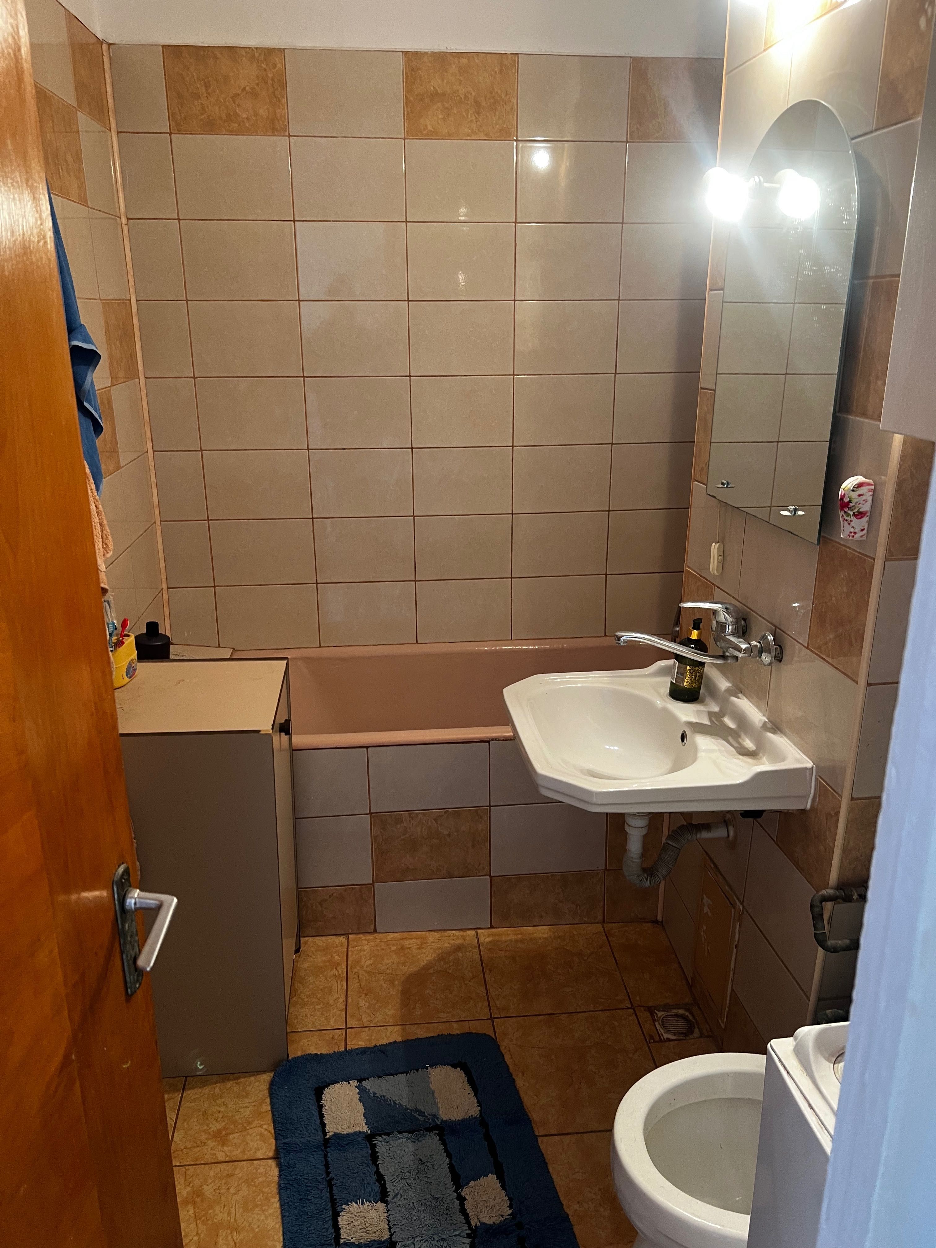 Închiriez apartament 3 camere