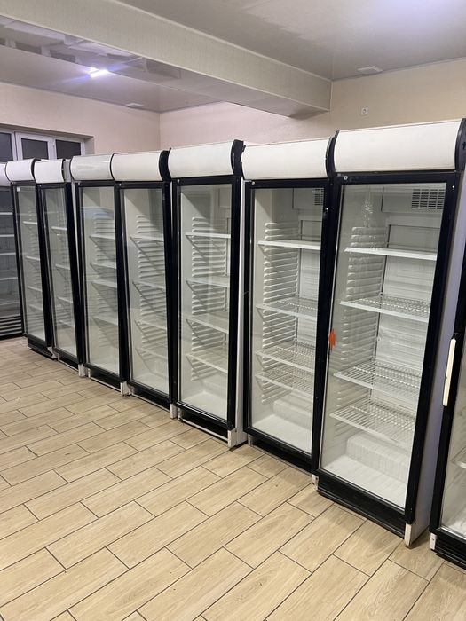 Витринные холодильники б/у